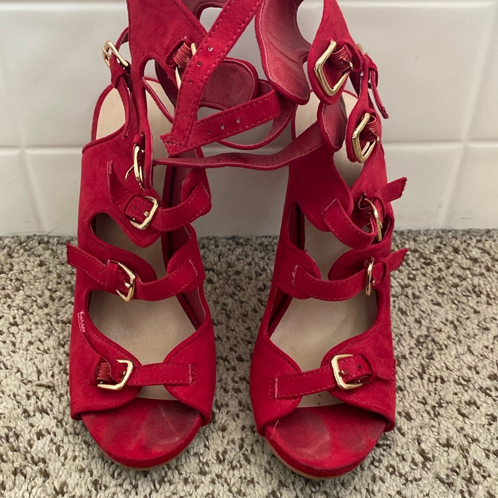 Size 7, deep red color, 5 inch heel, shoe dazzle